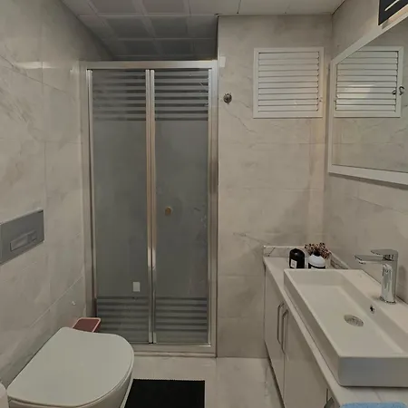 10 Mins To Takism - Cenrtal & New Modern Flat * Istanboel