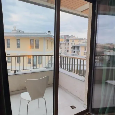 10 Mins To Takism - Cenrtal & New Modern Flat Appartement Istanboel