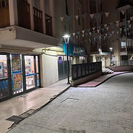10 Mins To Takism - Cenrtal & New Modern Flat דירה