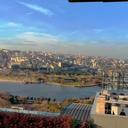 10 Mins To Takism - Cenrtal & New Modern Flat * איסטמבול